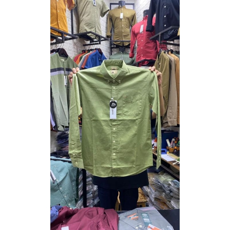 kemeja cowok polos lengan panjang brand MAXMO kemeja polos cowok lengan panjang slimfit