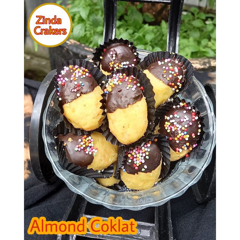 

almond coklat