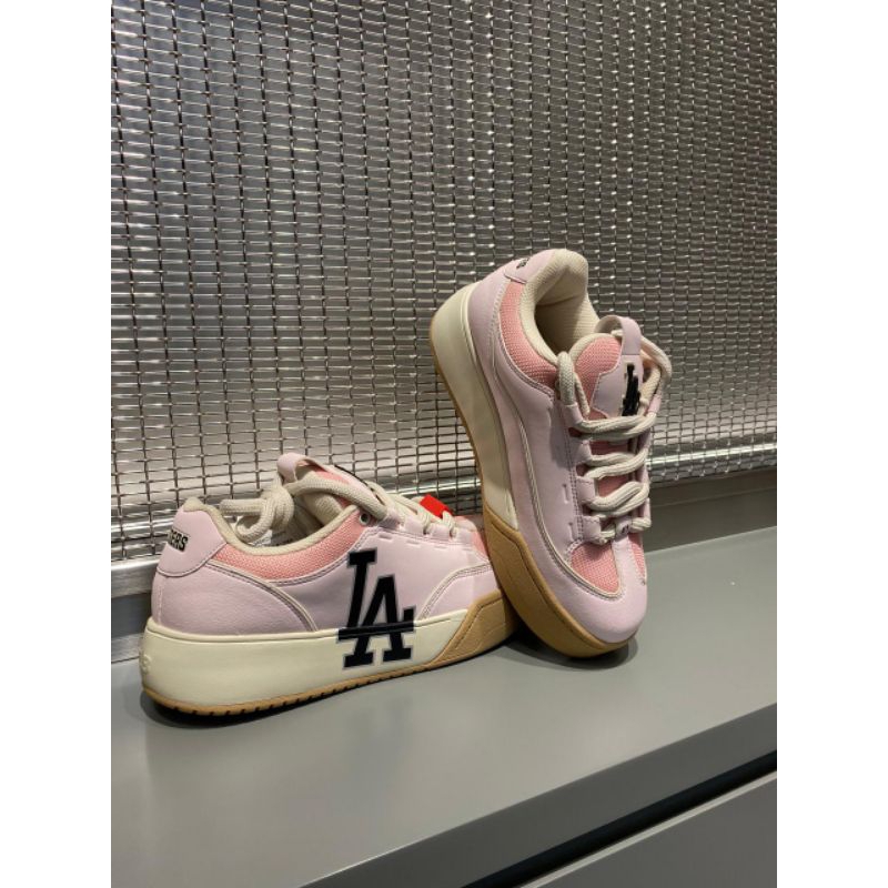 Sepatu MLB Pink