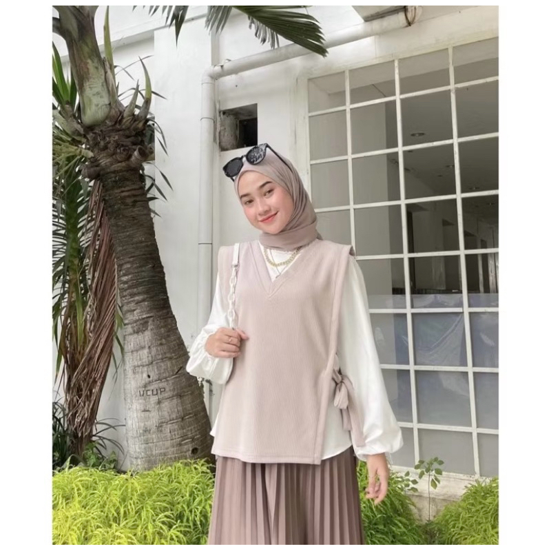 Preloved Ettra Vest / Rompi Knit Wanita