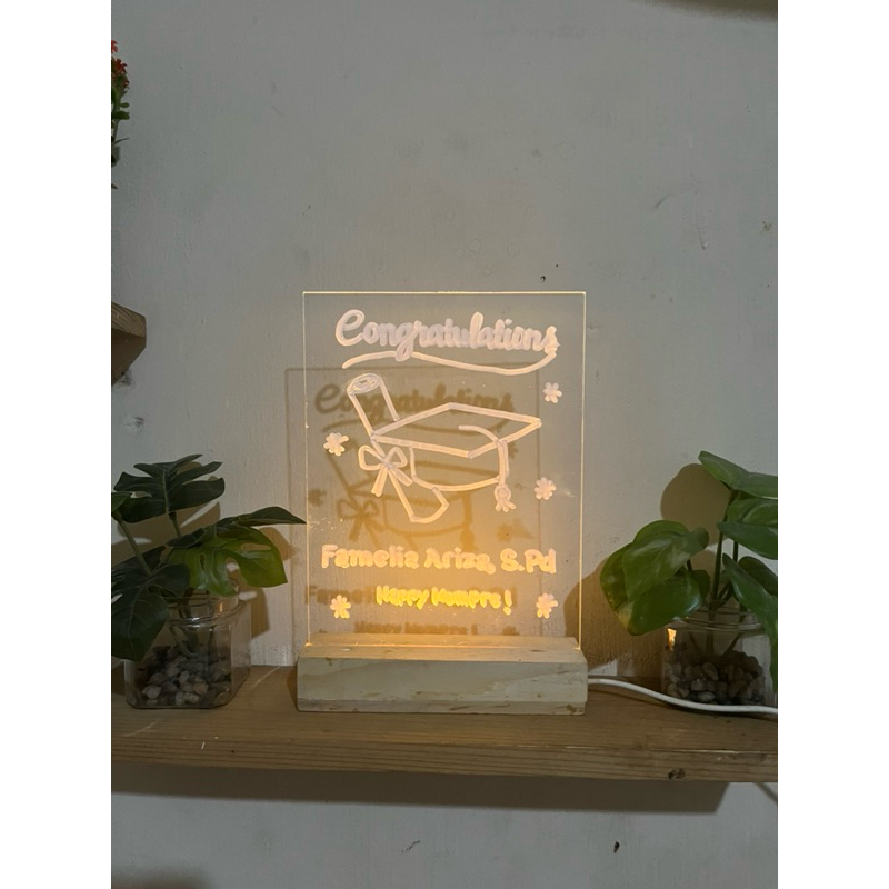 

Akrilik LED Ukuran A4 | Bisa Request Tulisan & Foto | Free Paper Bag