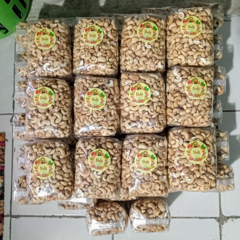 

KACANG METE MENTAH KECOKLATAN 1/2 KG