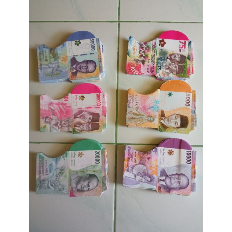 

100 LEMBAR AMPLOP LEBARAN MOTIF UANG/BELUM DI LIPAT