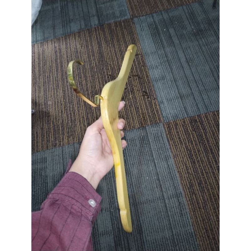 hanger kayu// hanger dewasa// hanger kayu hook gold
