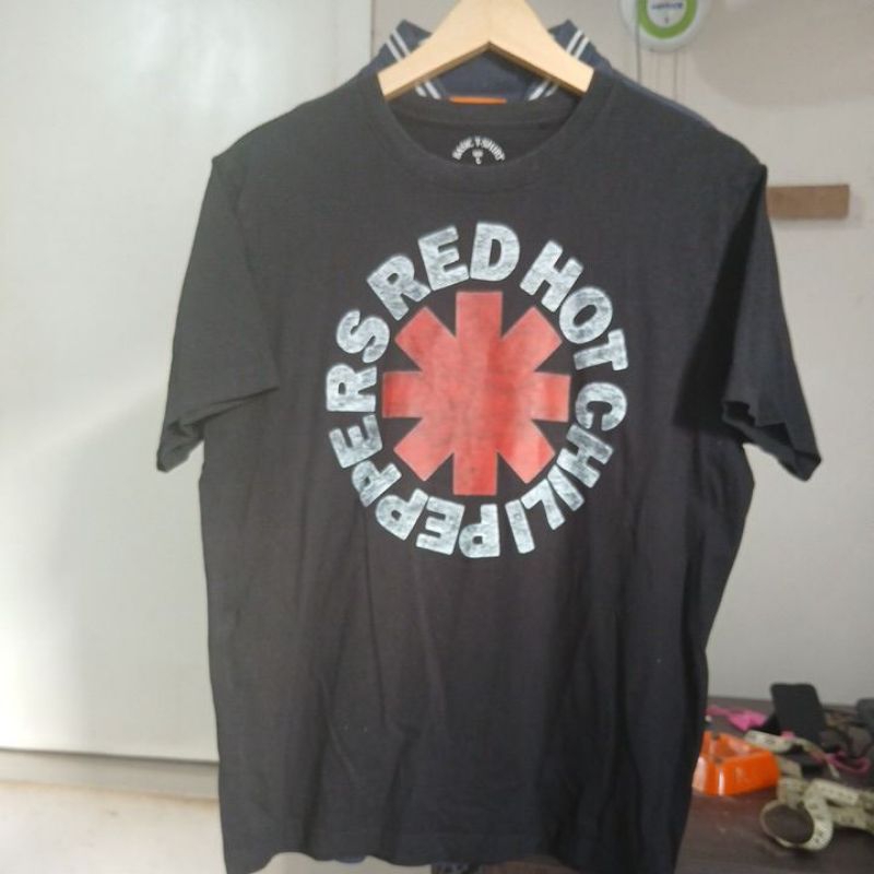 Kaos katun tebal GU X RHCP second Original hitam  pekat kerah masih kencang  LD 106cm Pjg 67cm mulus