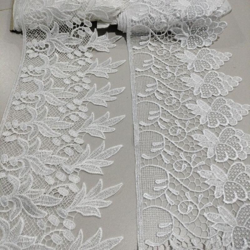 renda giper premium lebar 18cm warna putih dan putih tulang