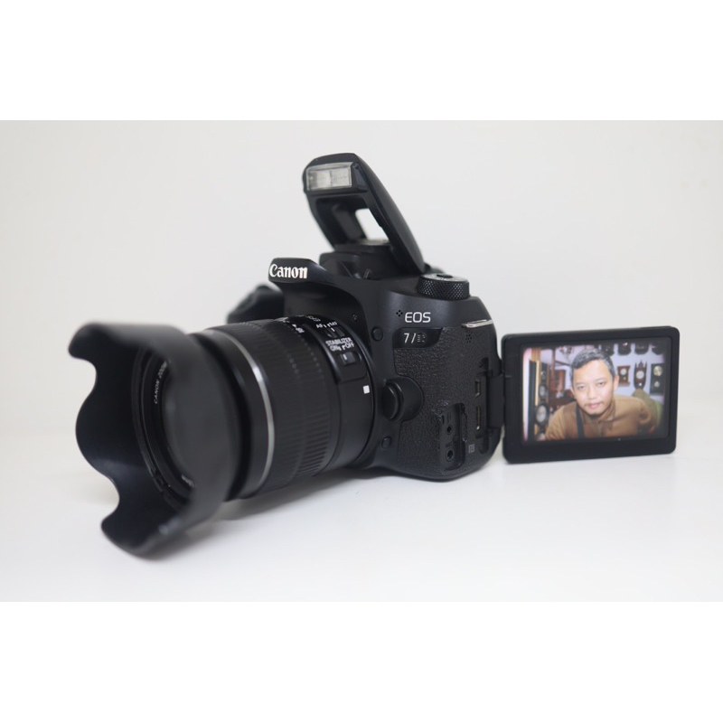 Kamera Canon 77D Body Only