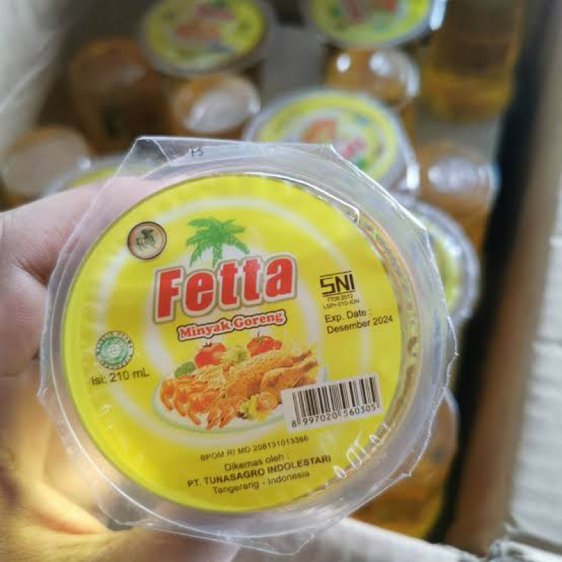 

Minyak goreng FETTA gelasan