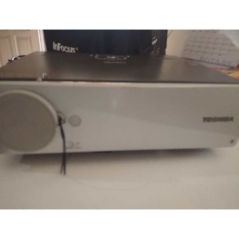 Proyektor Toshiba TDP-T90 Bekas Berfungsi Baik