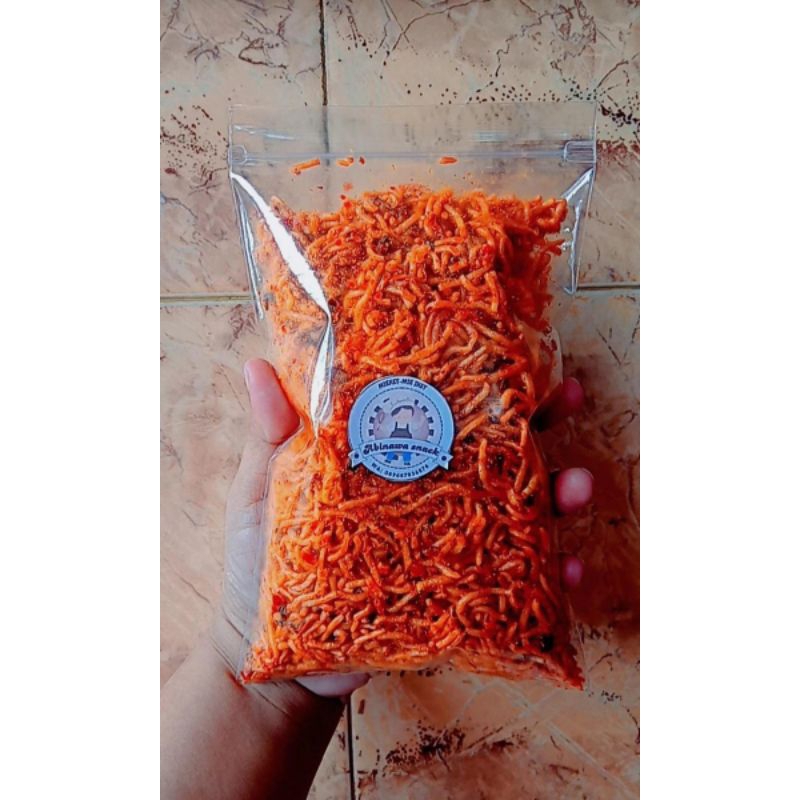 

MIEKET-MIE IKET REMUKAN PEDAS MANIS DAUN JERUK ABINAWA SNACK 250gram