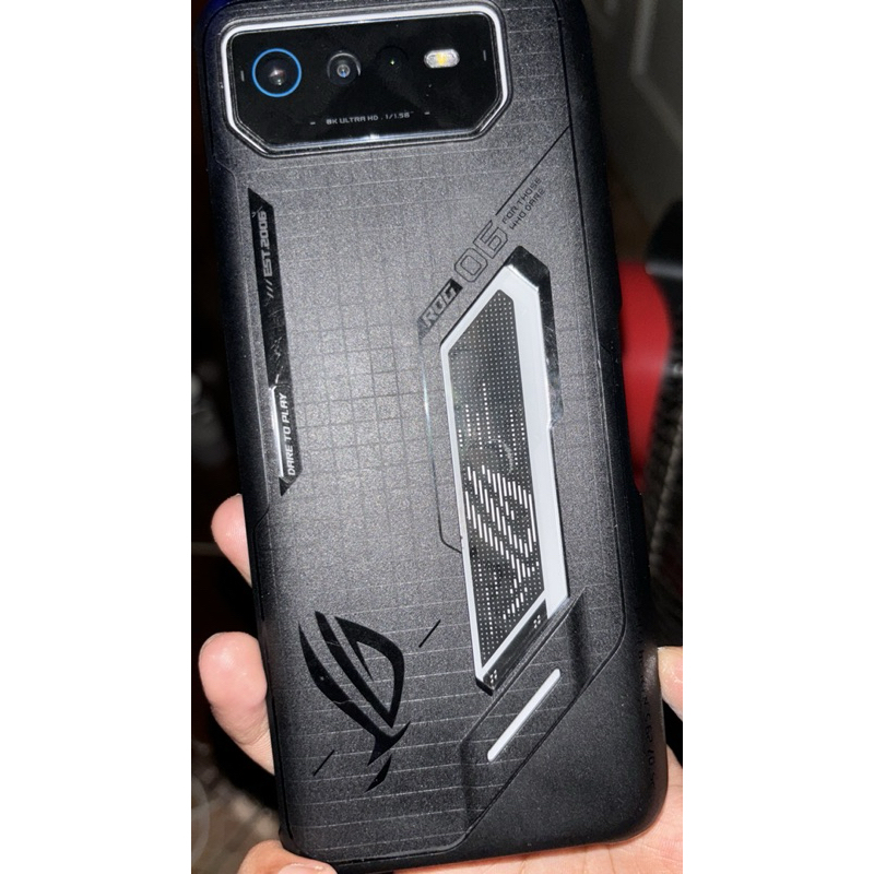 ASUS ROG PHONE 6..