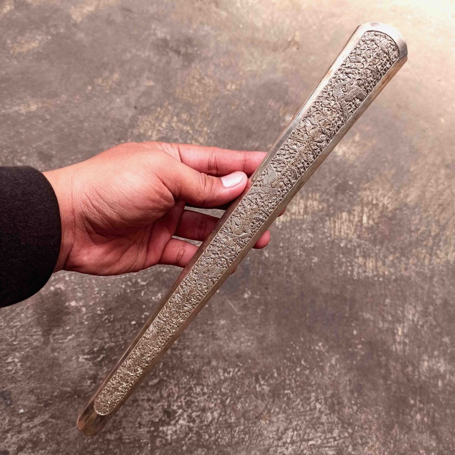 Pendok Keris Buton Gaya Jogja Bahan Perak Motif Cukit Alas Alasan