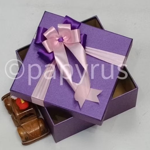 

PAPYRUS 20x20 Tinggi 10cm Kotak Kado Gift Box Hadiah V1