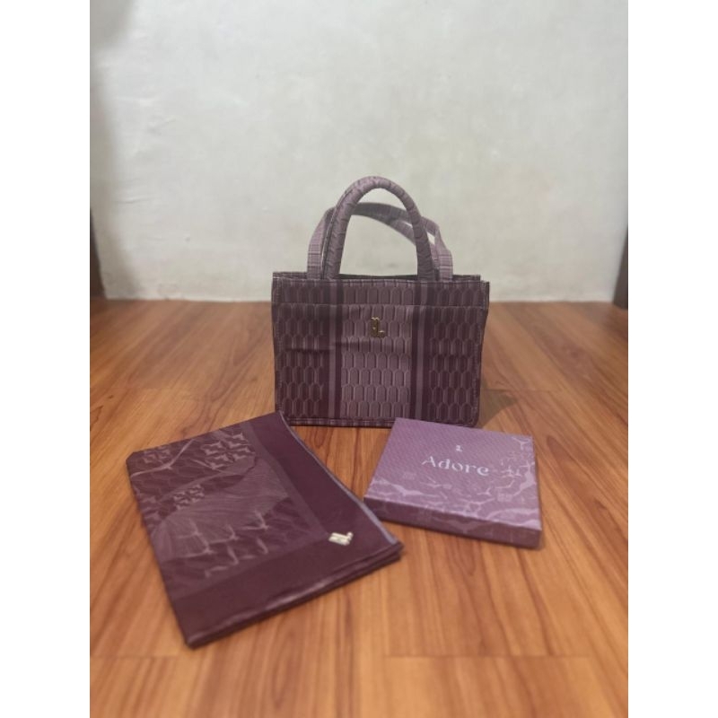 Heylocal Adore Scarf set dan Tas