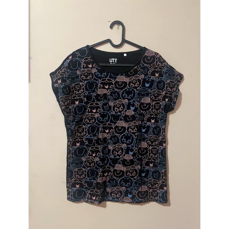 [PRELOVED] LITTLE MISS UNIQLO ORIGINAL, T-SHIRT WANITA HITAM