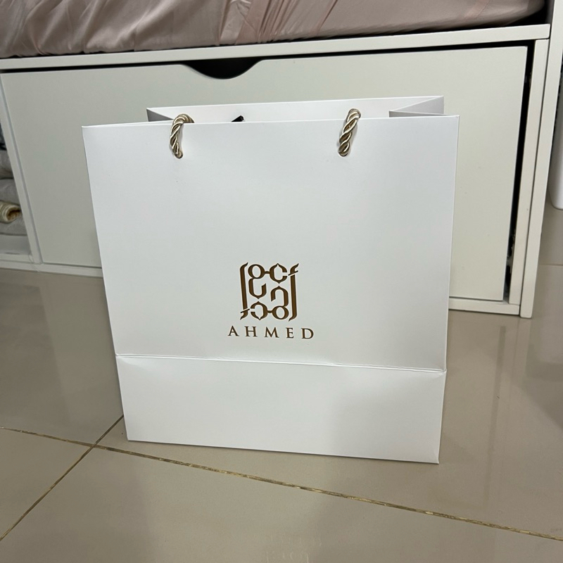

Ahmed Perfume Paper Bag / Paperbag / Tas Kertas / Kantong Belanja (PRELOVED)