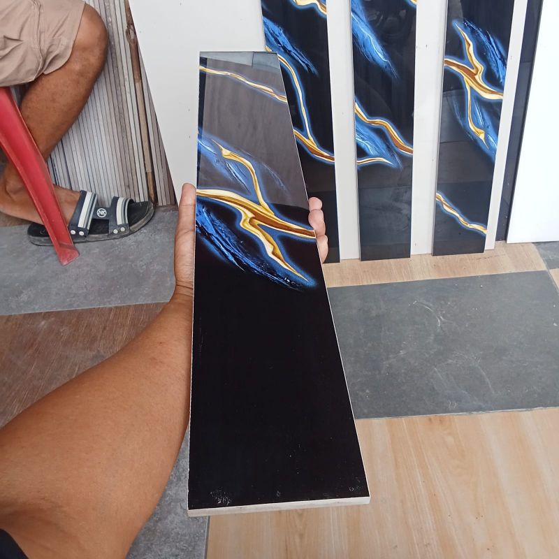 Plint granit 10x60 hitam corak marmer black gold blue