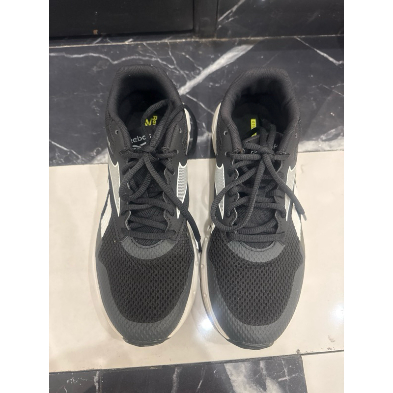 Sepatu sekolah Reebok ori preloved