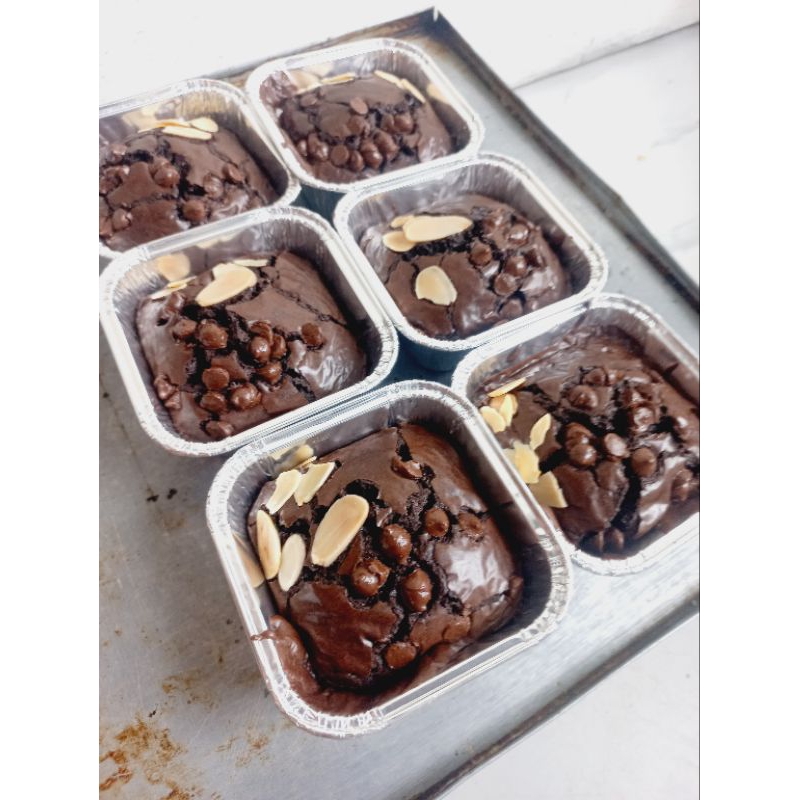 

Mini Fudgy Brownies Almond Chocochips