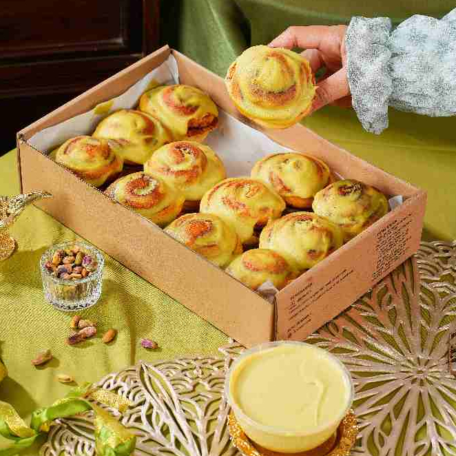 

Pistachio Cinnamon Rolls (Mini Size)