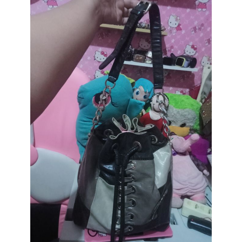 guess vintage bucket bag