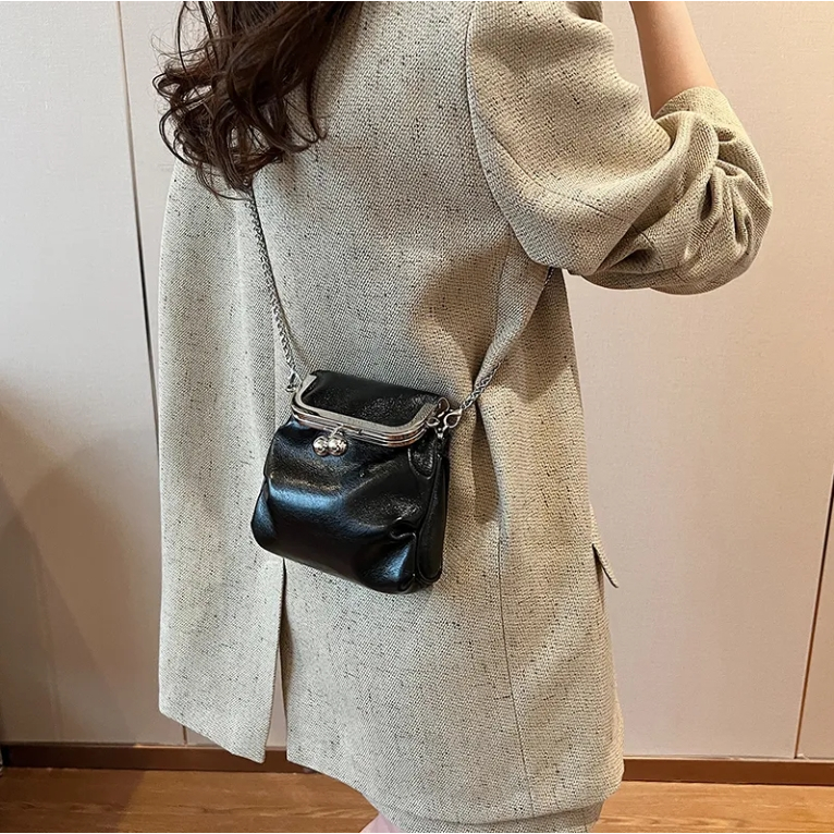 PROMO TERBARU READYCODTAS WANITA PERAK 2024 MUSIM PANAS BARU TAS SELEMPANG RANTAI SERATUS TAS MINI