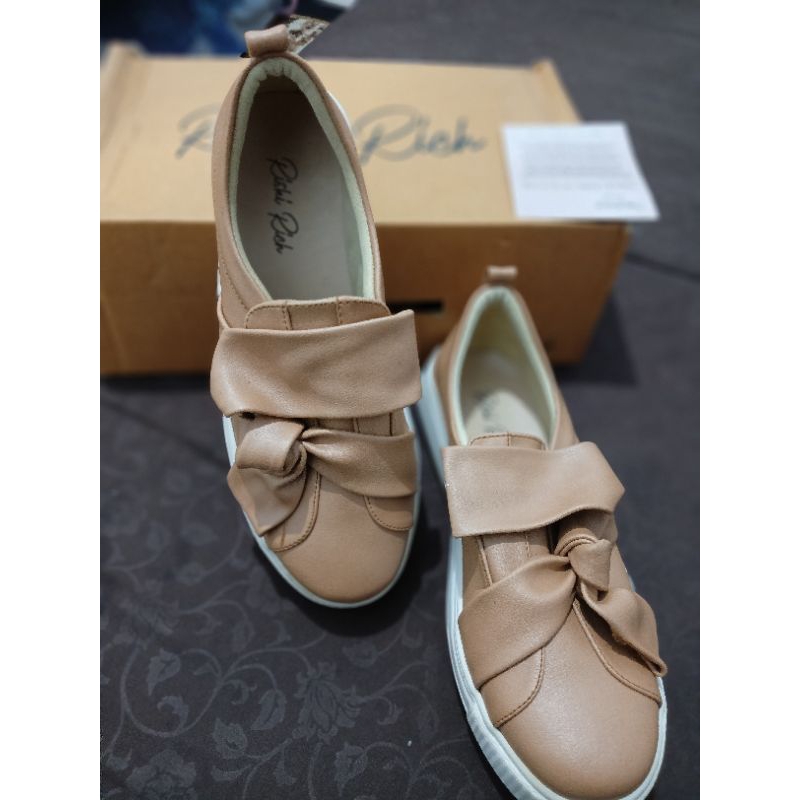sepatu fashion merek Riski Rich