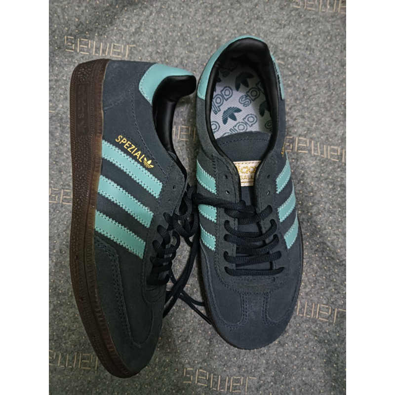 Sepatu Adidas spezial