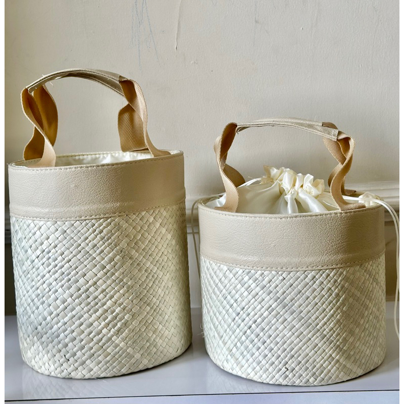 

Tas hampers EMBER TABUNG PANDAN PUTIH GG VISBAN POLOSAN tas parcel anyaman goodiebag souvenir lebaran