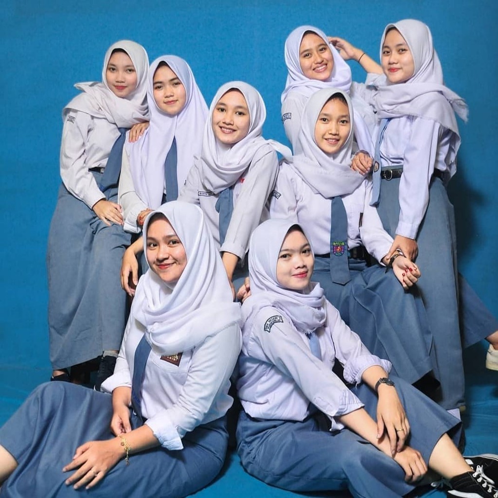 Jilbab Segi Empat Kerudung Paris Premium Terbaru Hijab Voal Bahan Lembut Sekolah SMP SMA Putih Katun