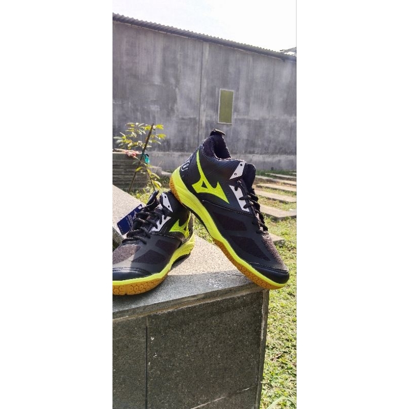 sepatu voli mizuno wave momentum 2
