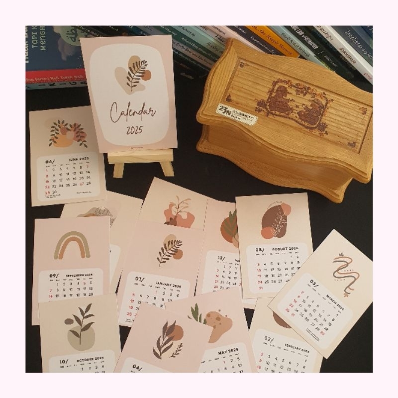 

Kalender Meja 2025 aesthetic Premium Kalender Dekorasi