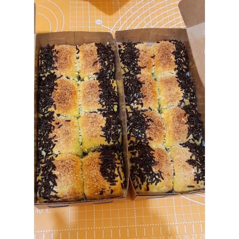 

HALAL.Bolen PANAS varian pisang cokelate isi 8 pcs ( Rumah Bolen Mustafamaqil)