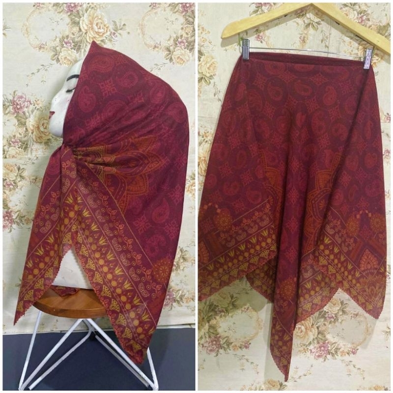 HIJAB SEGI EMPAT VOAL MOTIF BELA MAROON