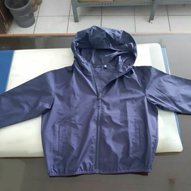 Jaket Parka / Parasut Saku Navy UV Protection Anak Laki Merk UNIQLO ORIGINAL | Preloved