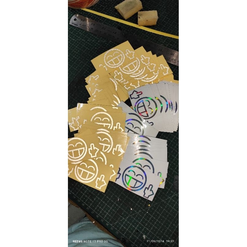 

sticker cutting smile