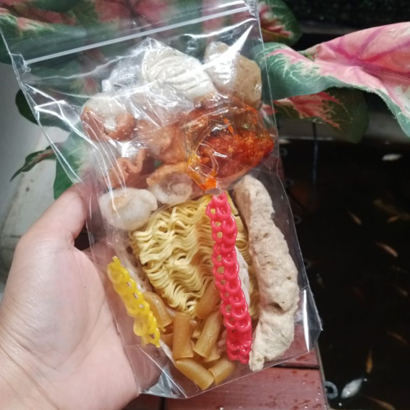 

Seblak instan bumbu basah pedas nikmat mantap