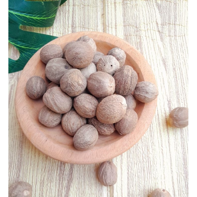 

biji pala utuh/nutmeg premium quality