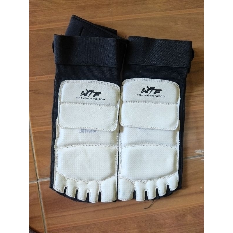 Preloved Sarung Kaki Taekwondo WTF