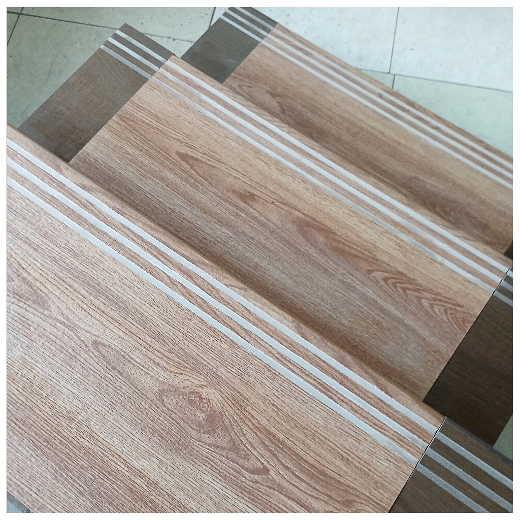Stepnosing kombinasi 30x80 30x90 Motif Kayu Coklat tekstur Mantab Lantai Tangga Ori Granite Tile