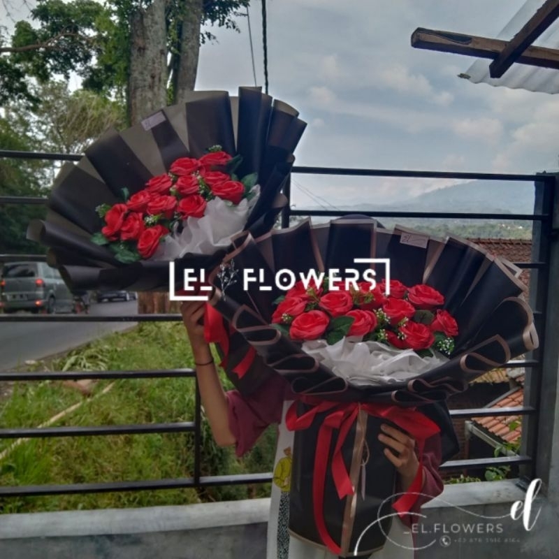 Buket bunga mawar 12 tangkai / buket artificial / buket mawar palsu / buket mawar