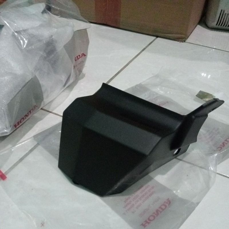 tutup tempat air radiator Vario 125 / 150 tahun 2015- 2024 original