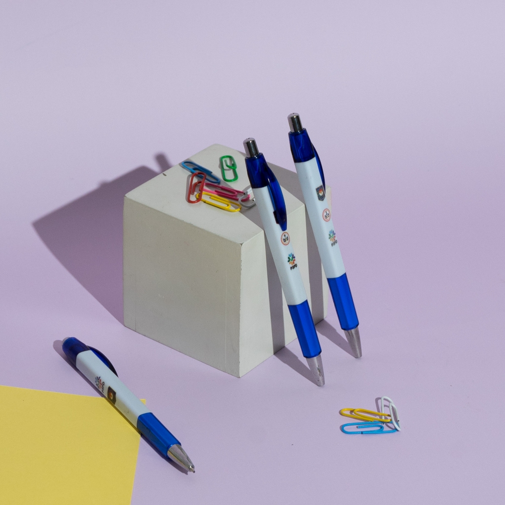 

Pulpen Custom Logo Print UV Souvenir Promosi Bolpoin Pena Segi Empat Selaras Printing