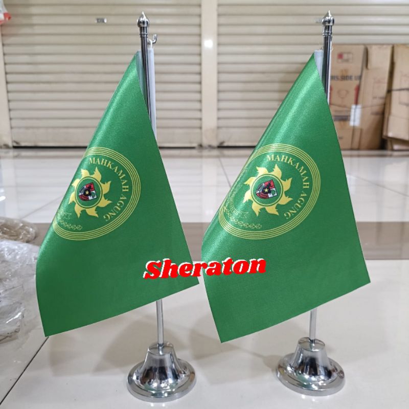 

bendera logo Mahkamah Agung+tiang stenlis meja