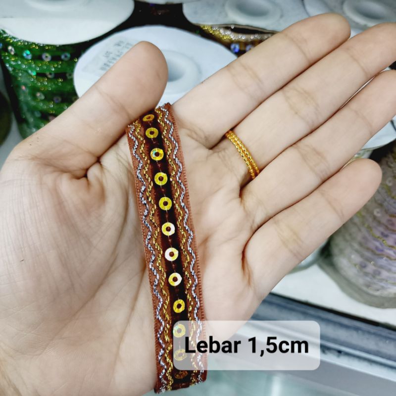 

Pita Bludru Payet Lebar 1,5cm Bis Pita Bludru Dijual Rol