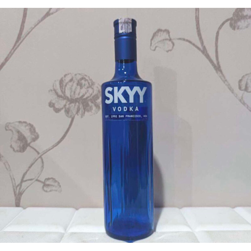 botol bekas miras sky vodka / botol pajangan / botol koleksi