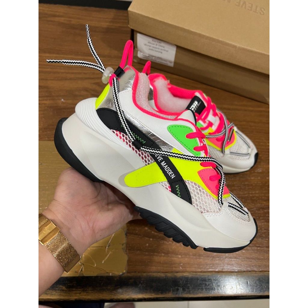 Steve Madden Bonanza Original Resmi