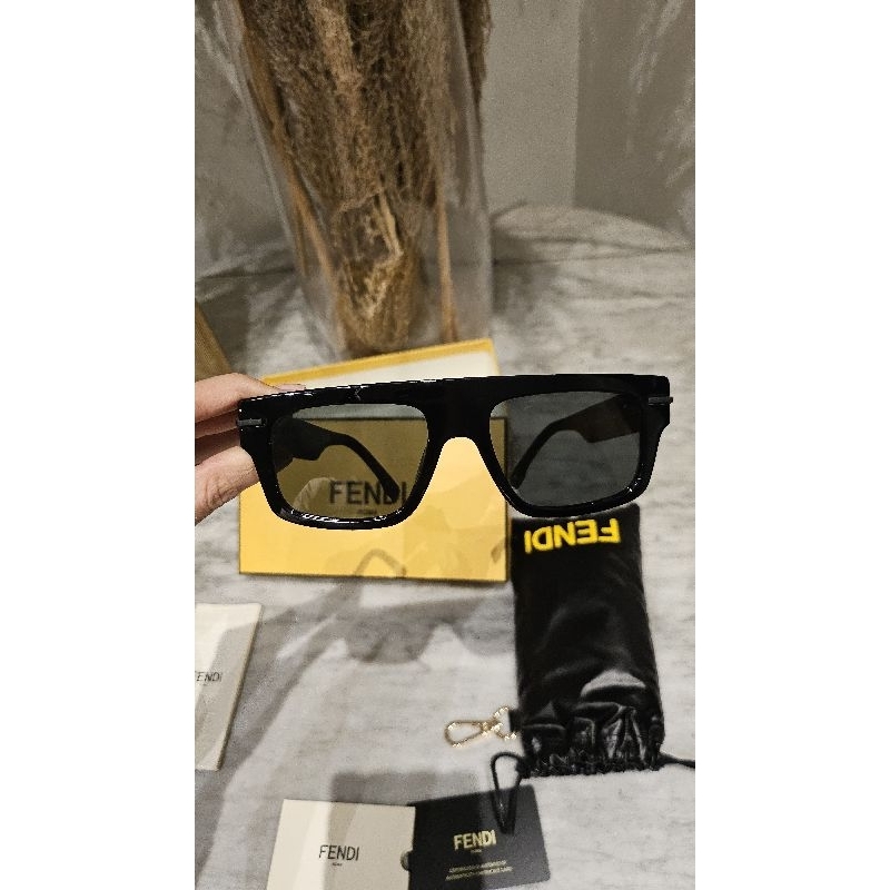 kacamata hitam Fendi original 100%