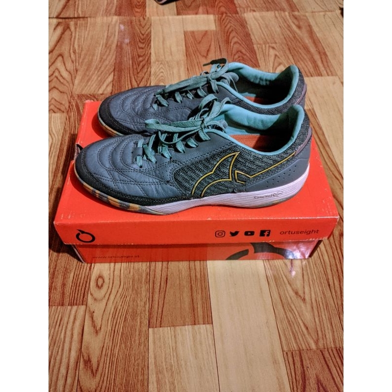 SEPATU.FUTSAL.ORTUSEIGHT.JOGOSALA.VANQUISH.MOSS.GREEN.SECOND.ORIGINAL