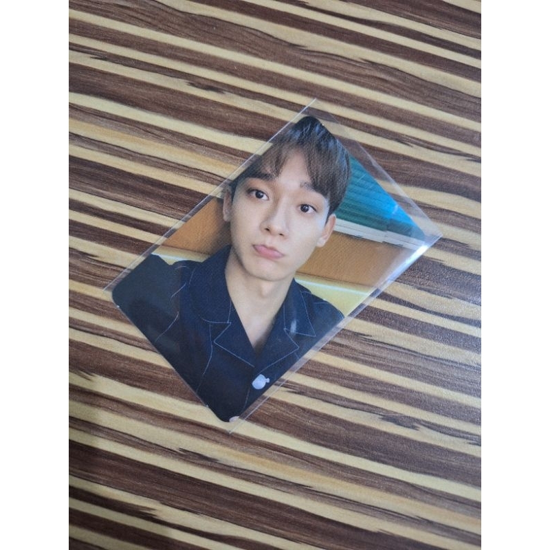 Photocard Chen April, and a Flower